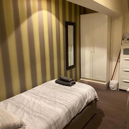 Отель The Stag Northwood  Экстерьер фото
