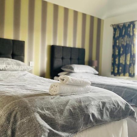 Отель The Stag Northwood  Экстерьер фото