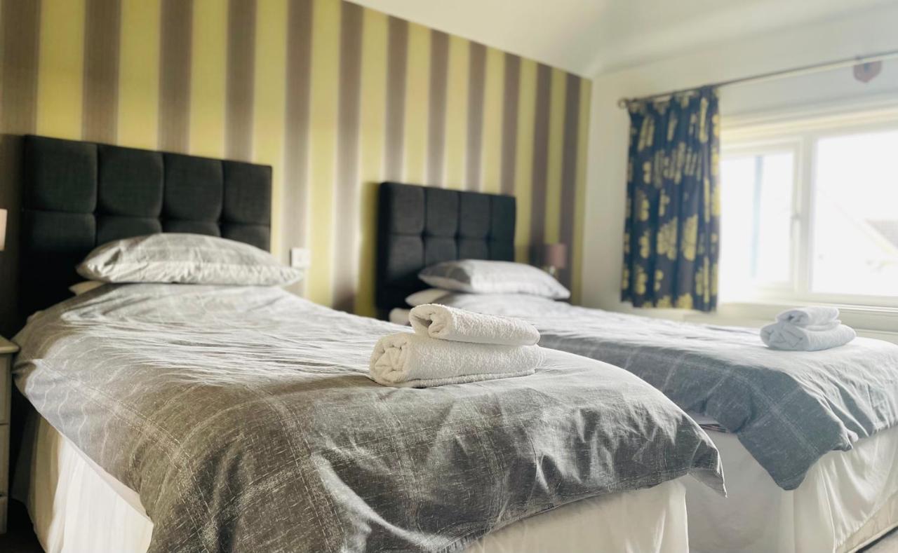 Отель The Stag Northwood  Экстерьер фото