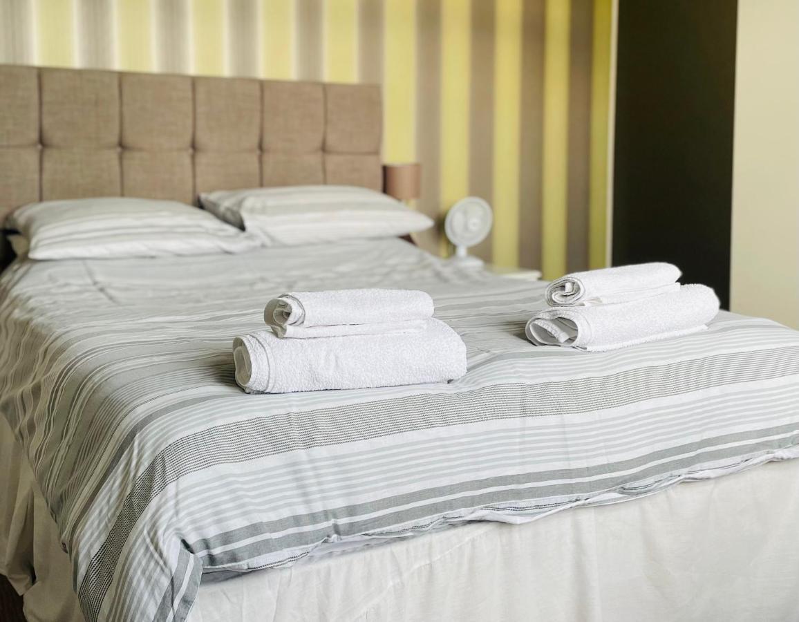 Отель The Stag Northwood  Экстерьер фото
